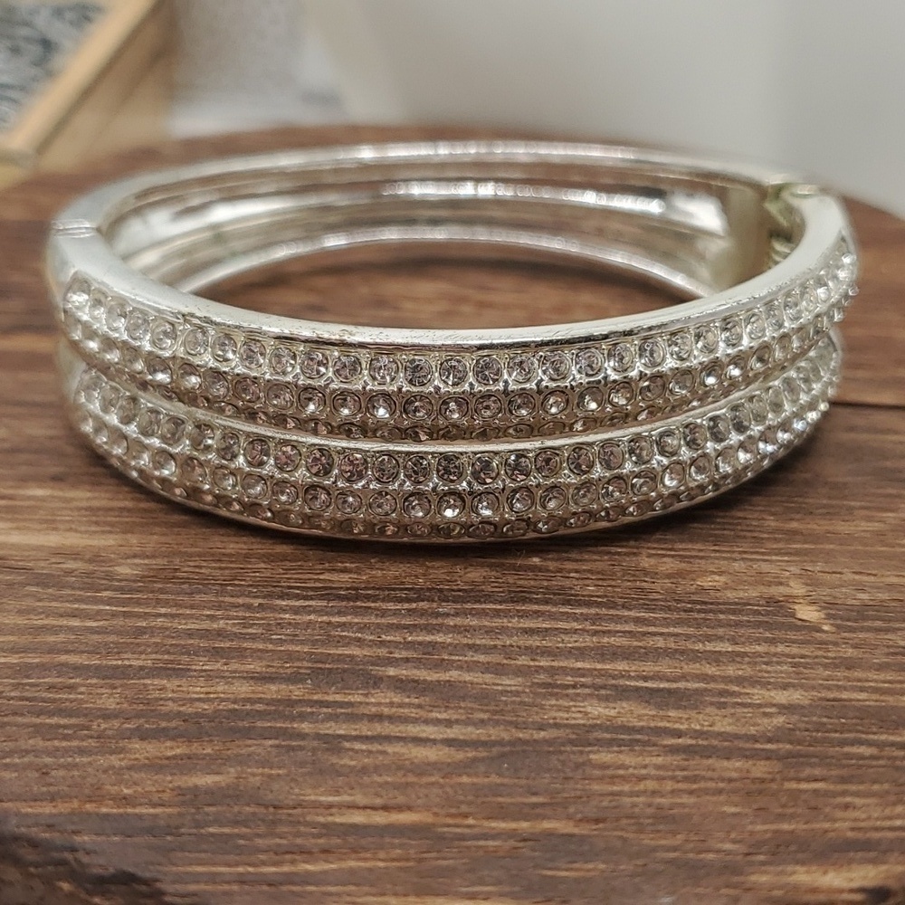 B2416 icy hinge bracelet‎ glitter and glamor